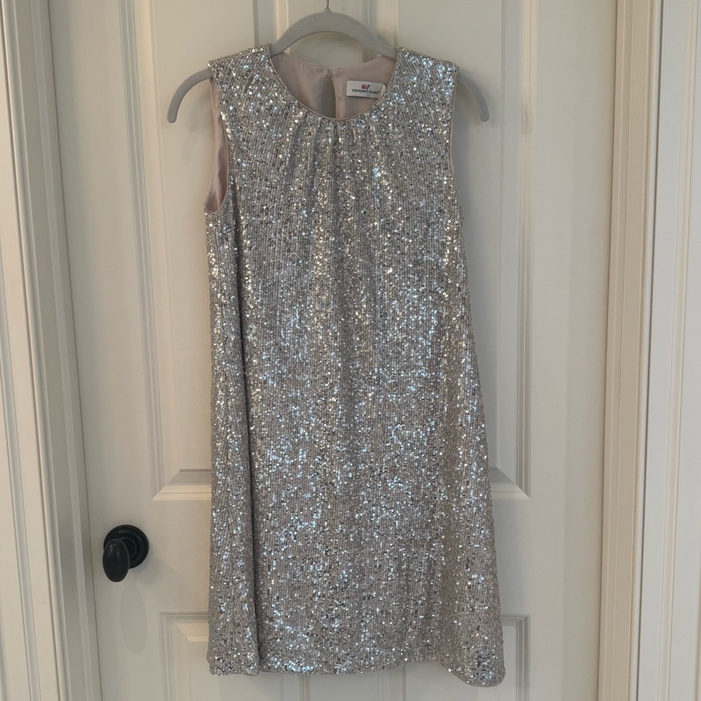 VINEYARD VINES GIRLS SEQUIN DRESS.  SIZE L (girls size 16).